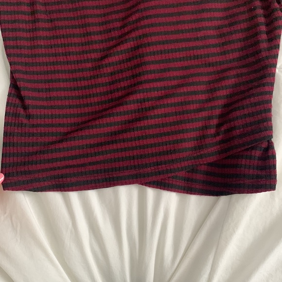black and maroon striped crop top - Picture 3 of 3